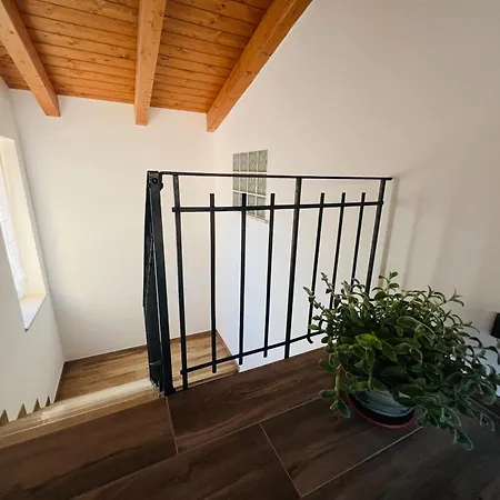 Vico Maria Apartment